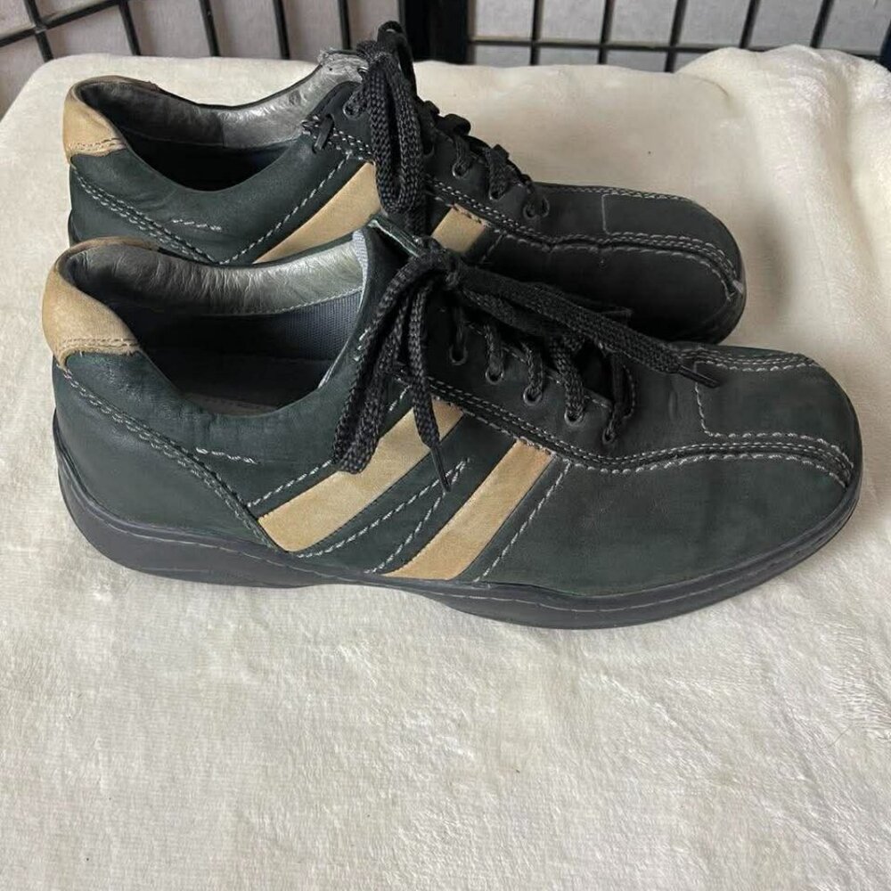 EUC Quotes Men's Black/Tan Leather Sneakers size 10.5